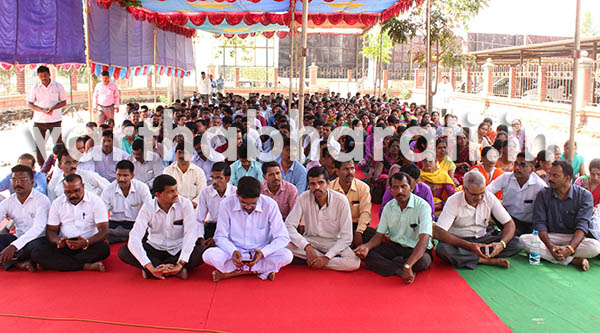 ಗ್ರಾಪಂ ನೌಕರರ ವಿವಿಧ ಬೇಡಿಕೆಗೆ ಈಡೇರಿಕೆಗೆ ಆಗ್ರಹ: ಪಿಡಿಓ, ವಿಎ, ನೌಕರರಿಂದ ಅನಿರ್ಧಿಷ್ಟಾವಧಿ ಮುಷ್ಕರ